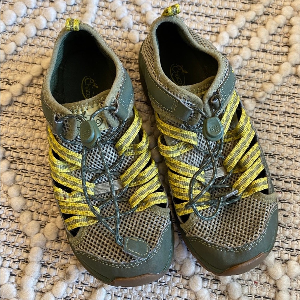 Chaco outcross 2 Unisex avocado-Size Youth 2‎ GUC